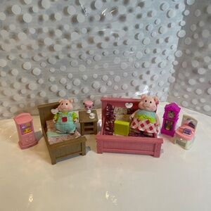 Li’l Woodzeez Curlicue Pigs 🐷 & Cozy Bed bundle